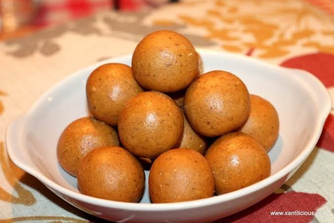 Laddoos on a plate